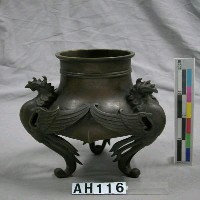 藏品(三鳳型足器)的圖片